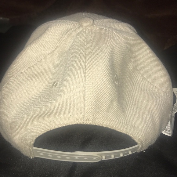 Brklyn cream Forever 21 hat. - Picture 2 of 4